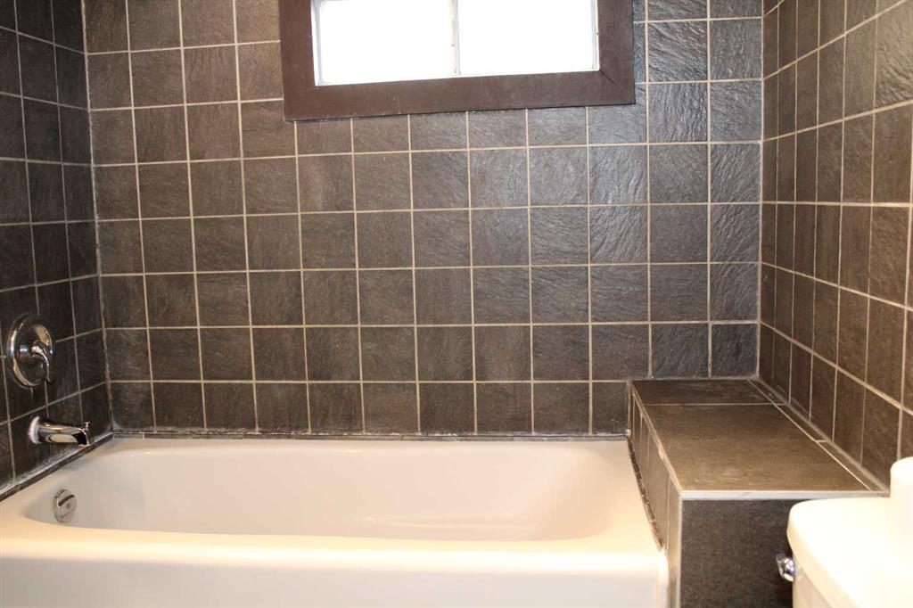 Picture for 23, 111 6 Street  SE https://www.cirrealty.ca/reb/cara/2/A2266032_33.jpg