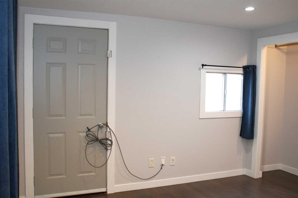 Picture for 23, 111 6 Street  SE https://www.cirrealty.ca/reb/cara/2/A2266032_34.jpg