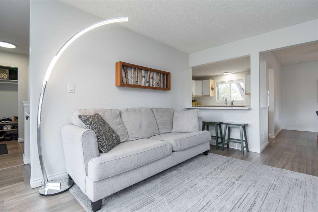 Picture for 34 Wright Avenue  https://www.cirrealty.ca/reb/cara/2/A2266682_15.jpg