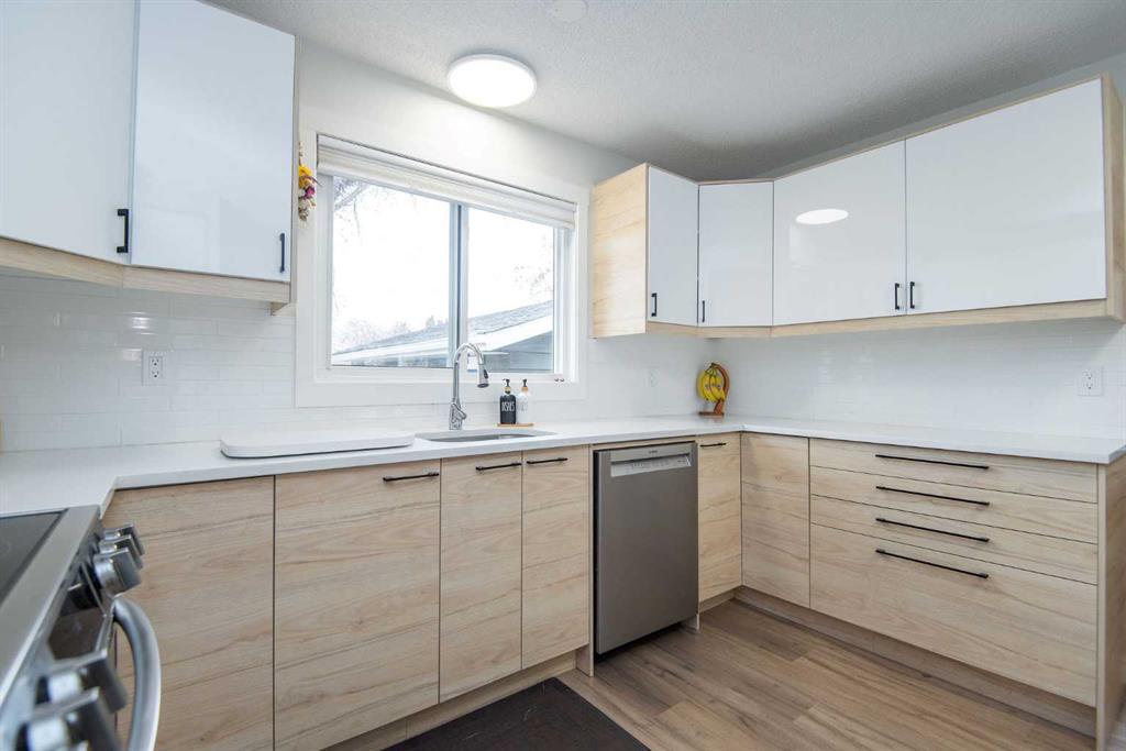 Picture for 34 Wright Avenue  https://www.cirrealty.ca/reb/cara/2/A2266682_22.jpg