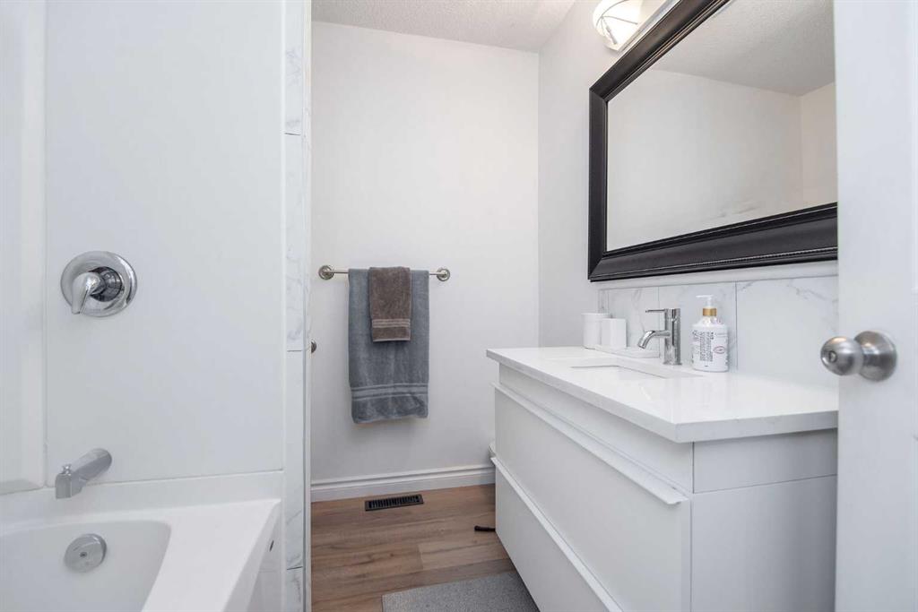 Picture for 34 Wright Avenue  https://www.cirrealty.ca/reb/cara/2/A2266682_29.jpg