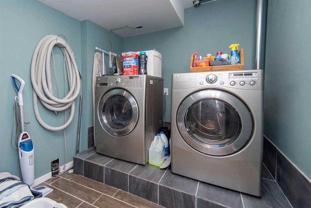 Picture for 34 Wright Avenue  https://www.cirrealty.ca/reb/cara/2/A2266682_42.jpg