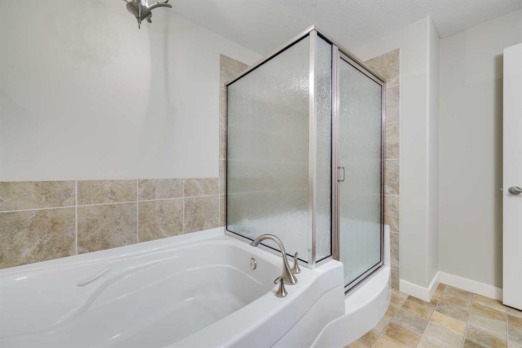 Picture for 211, 5213 61 Street  https://www.cirrealty.ca/reb/cara/2/A2267072_16.jpg