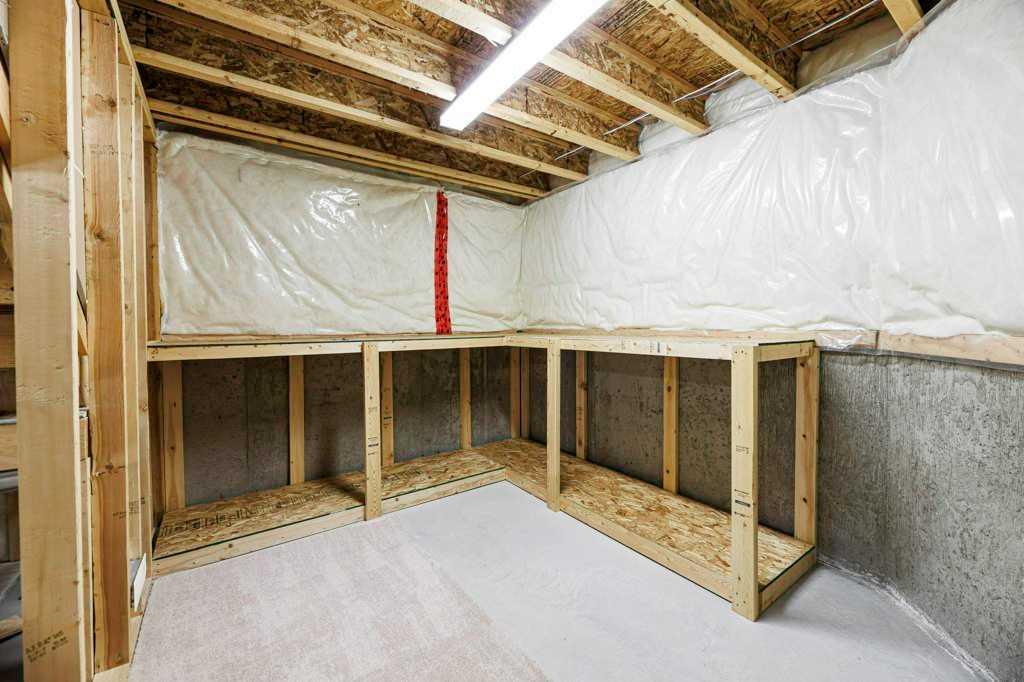 Picture for 405 Jenkins Drive  https://www.cirrealty.ca/reb/cara/2/A2267362_22.jpg