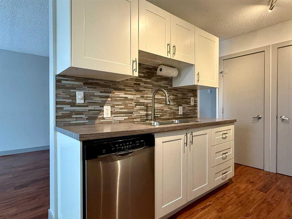 Picture for 3, 5809 65 Street 