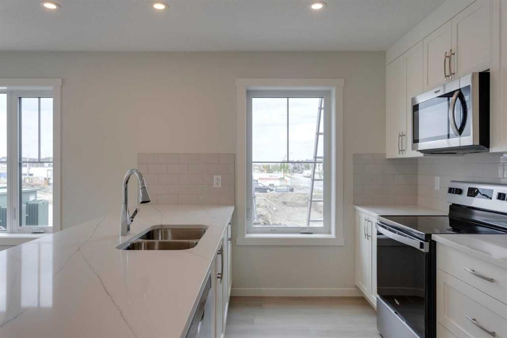 Picture for 215, 40 Livingston Parade NE