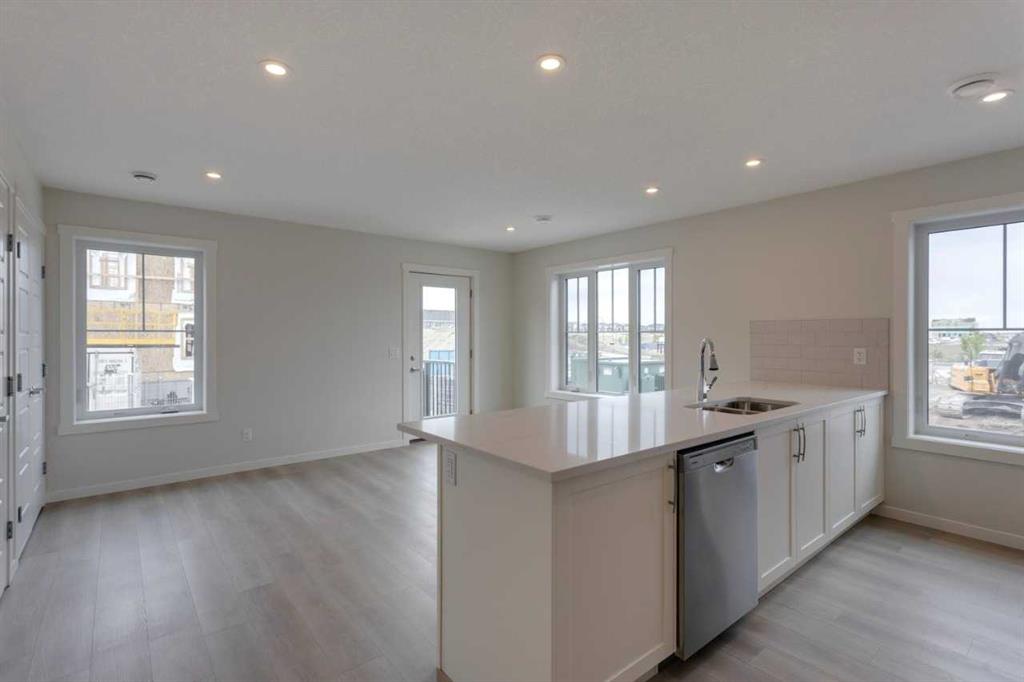 Picture for 215, 40 Livingston Parade NE