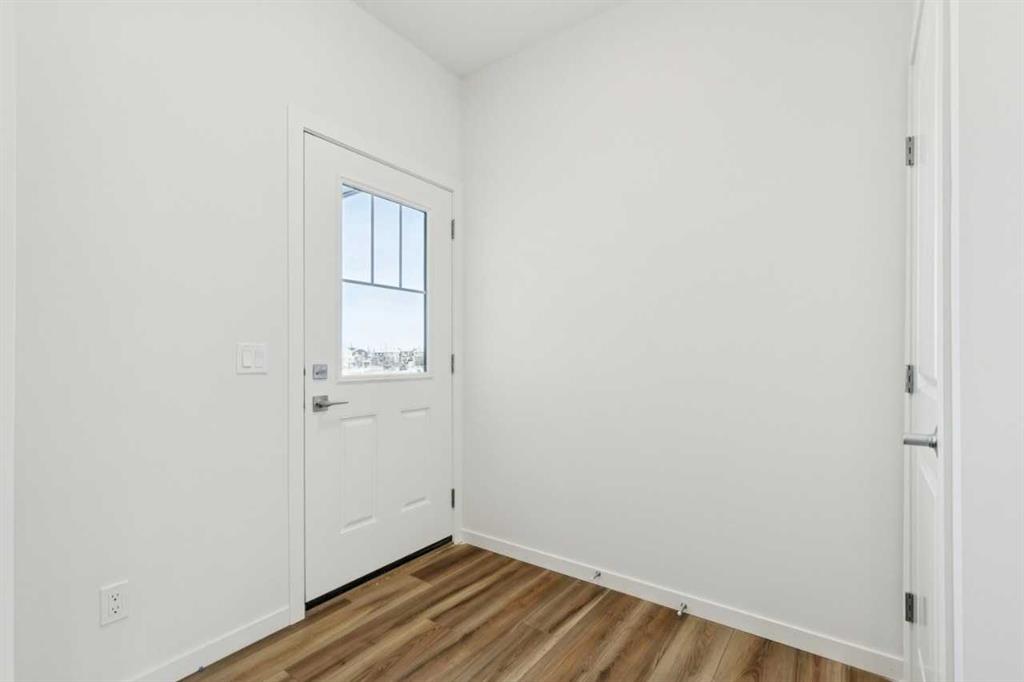 Picture for 1358 Bayview Crescent SW