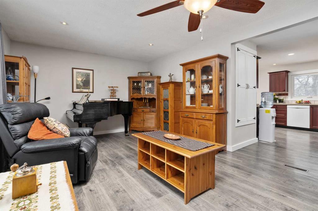 Picture for 4712 45 Street 