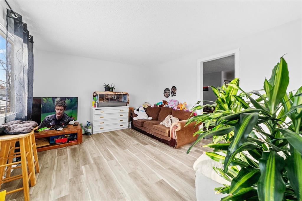 Picture for 5444 50 Street 