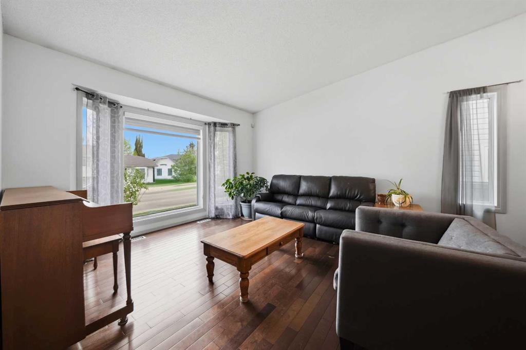 Picture for 76 Dixon Crescent 