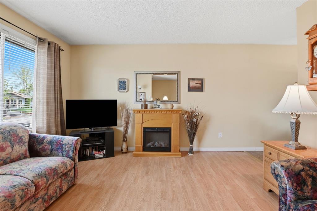 Picture for 5327 38 Street 