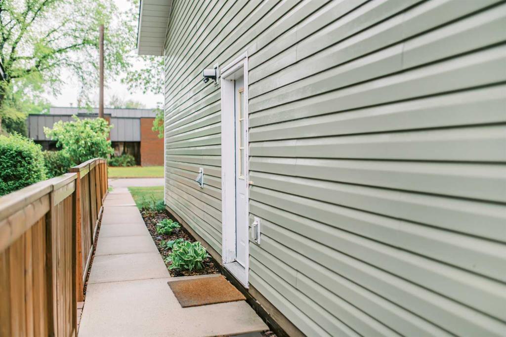 Picture for 4814B 48 Street 