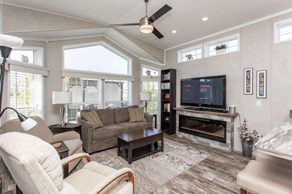 Picture for 212, 10046 Township Road 422  