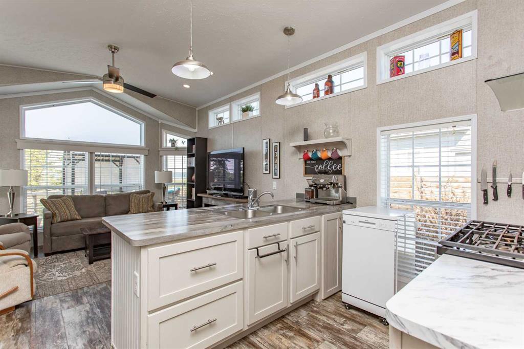 Picture for 212, 10046 Township Road 422  