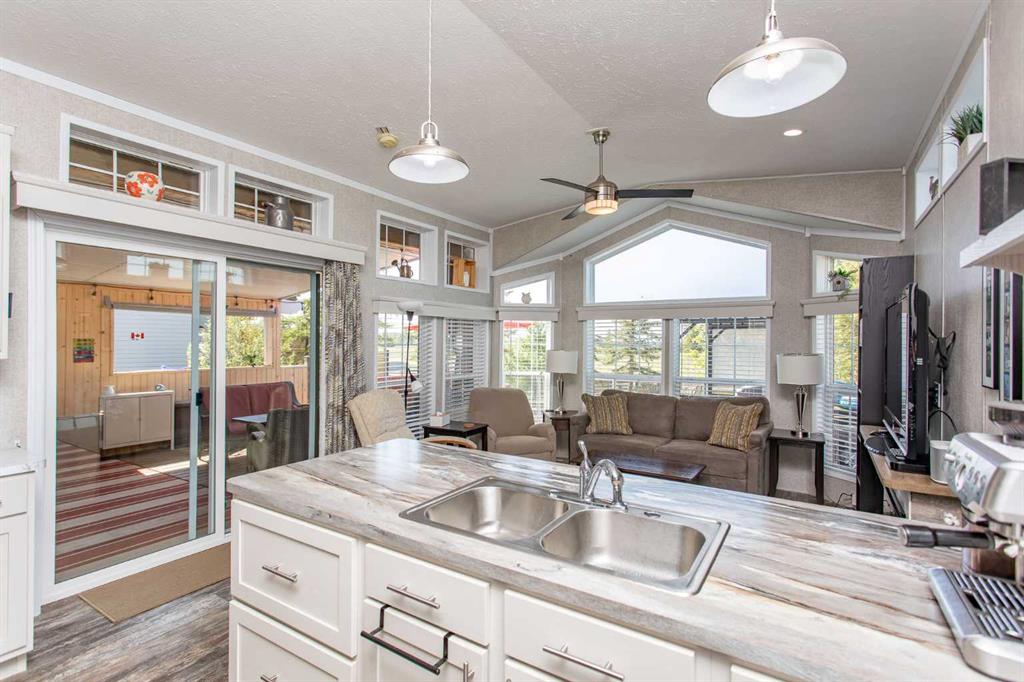 Picture for 212, 10046 Township Road 422  