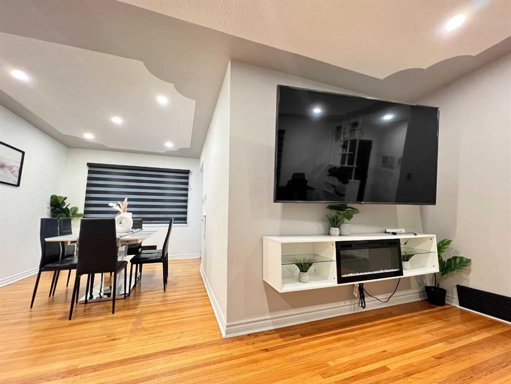 Picture for 560 Northmount Drive NW