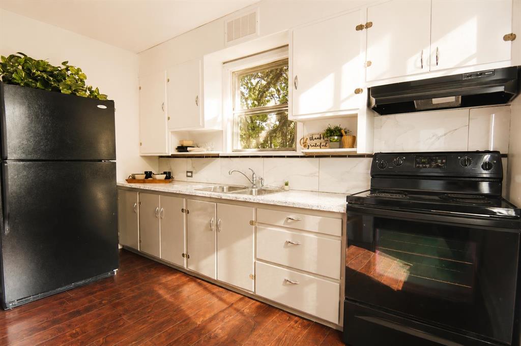 Picture for 4732 52 Street 