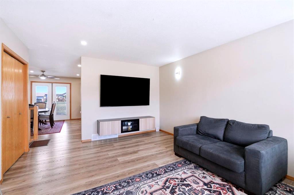 Picture for 4518, 54A Avenue Crescent 