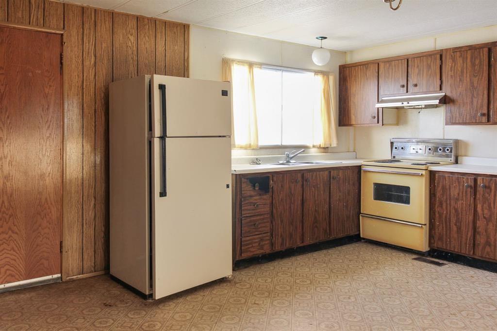 Picture for 5402 46 Avenue W