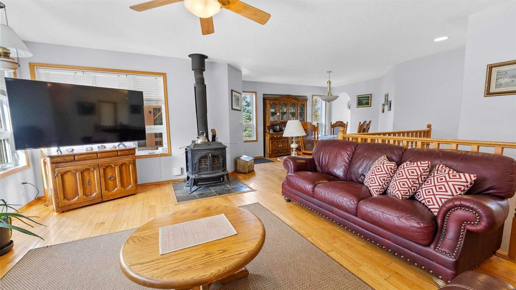 Picture for 126 Beaver Drive  https://www.cirrealty.ca/reb/cara/3/A2260673_17.jpg