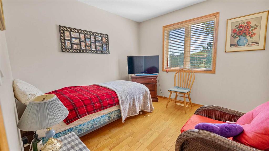 Picture for 126 Beaver Drive  https://www.cirrealty.ca/reb/cara/3/A2260673_21.jpg