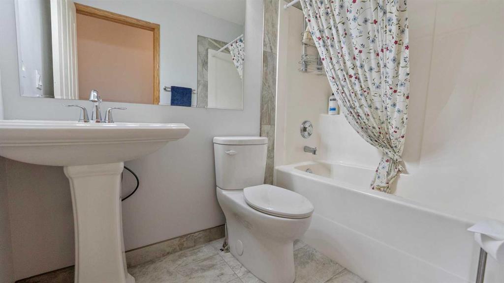 Picture for 126 Beaver Drive  https://www.cirrealty.ca/reb/cara/3/A2260673_22.jpg