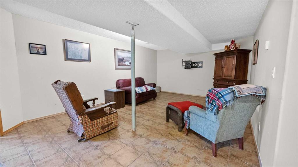 Picture for 126 Beaver Drive  https://www.cirrealty.ca/reb/cara/3/A2260673_37.jpg