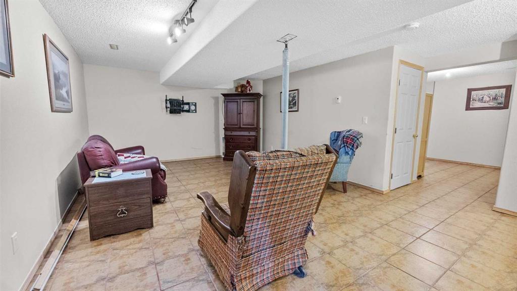 Picture for 126 Beaver Drive  https://www.cirrealty.ca/reb/cara/3/A2260673_38.jpg