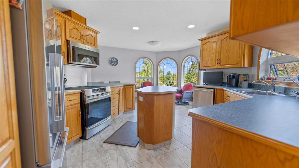 Picture for 126 Beaver Drive  https://www.cirrealty.ca/reb/cara/3/A2260673_9.jpg