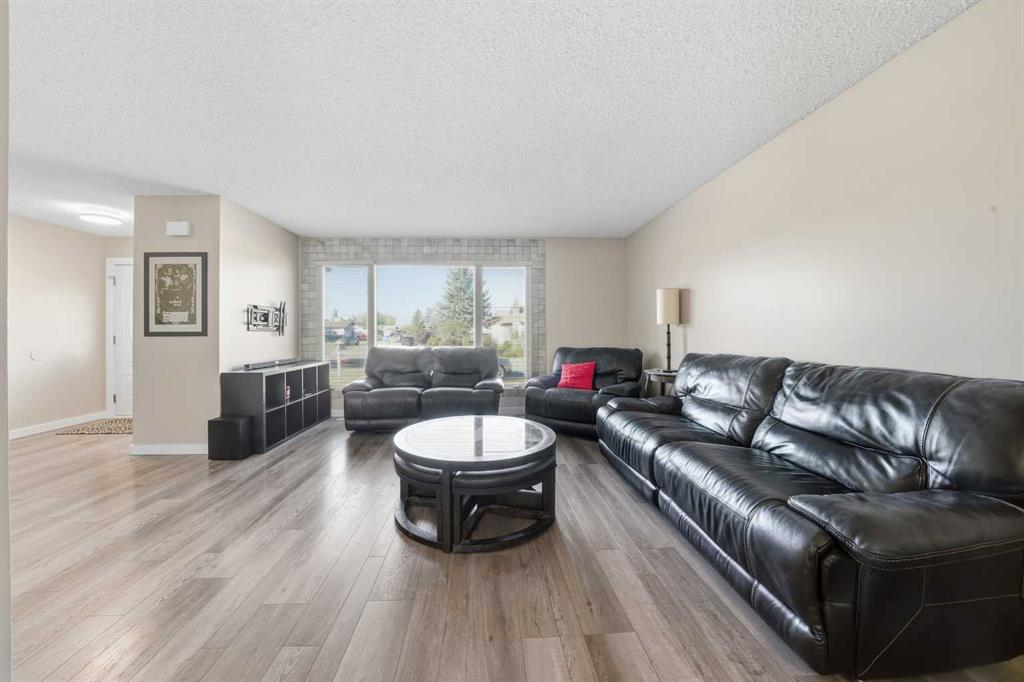Picture for 21 Cunningham Crescent  https://www.cirrealty.ca/reb/cara/3/A2263803_23.jpg