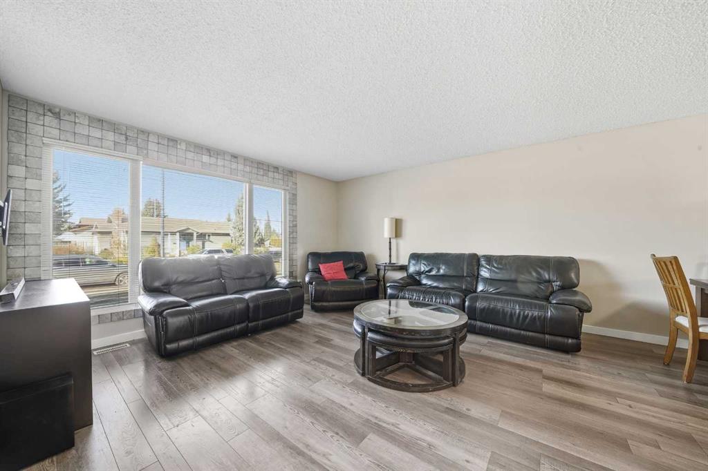 Picture for 21 Cunningham Crescent  https://www.cirrealty.ca/reb/cara/3/A2263803_24.jpg
