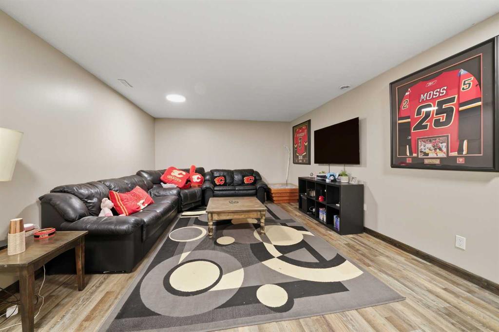 Picture for 21 Cunningham Crescent  https://www.cirrealty.ca/reb/cara/3/A2263803_32.jpg