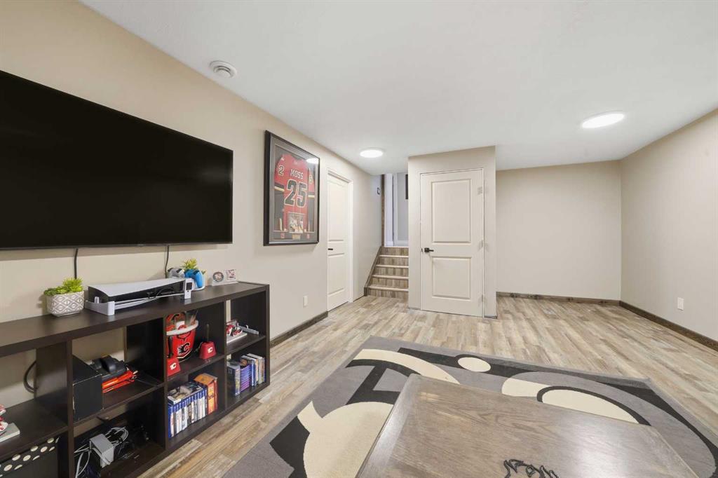 Picture for 21 Cunningham Crescent  https://www.cirrealty.ca/reb/cara/3/A2263803_33.jpg