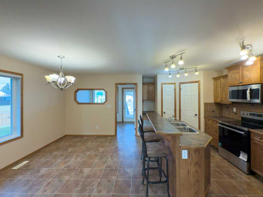 Picture for 4412 58 Street Close   https://www.cirrealty.ca/reb/cara/3/A2264203_10.jpg