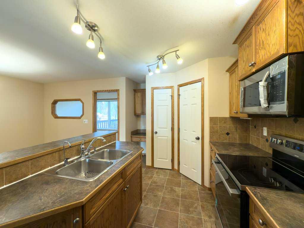 Picture for 4412 58 Street Close   https://www.cirrealty.ca/reb/cara/3/A2264203_12.jpg