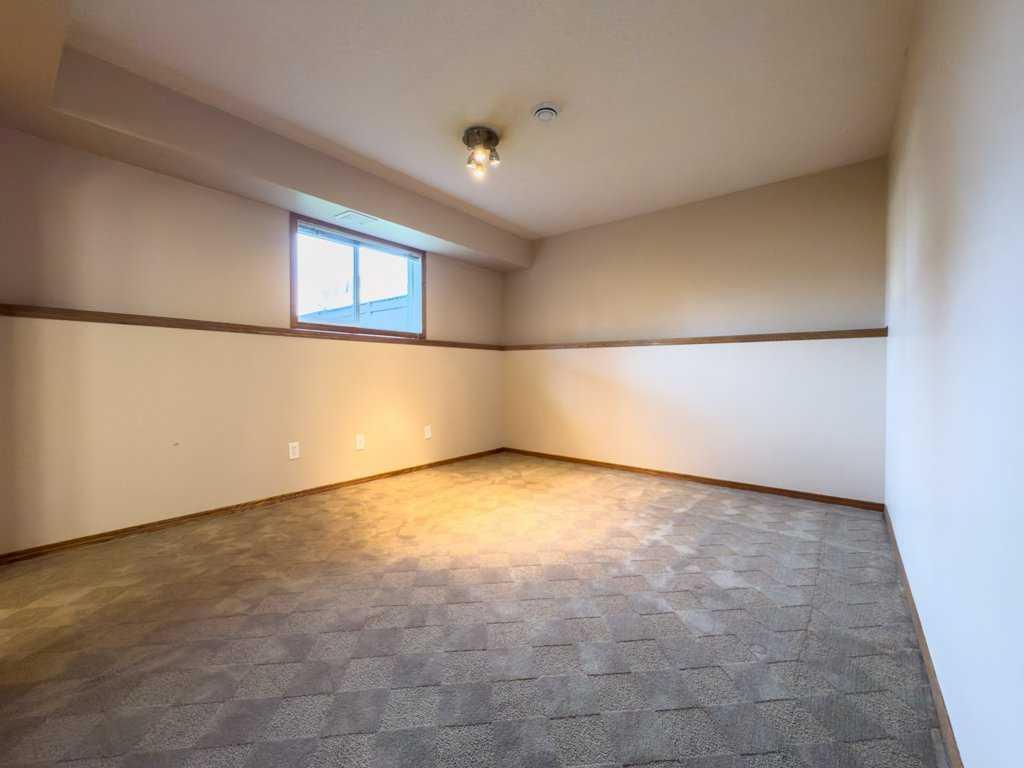 Picture for 4412 58 Street Close   https://www.cirrealty.ca/reb/cara/3/A2264203_35.jpg