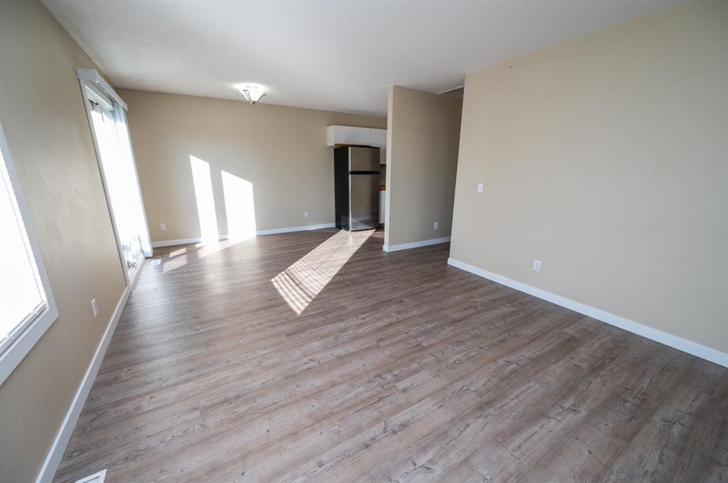 Picture for 6, 41 Cosgrove Crescent  https://www.cirrealty.ca/reb/cara/3/A2264313_11.jpg