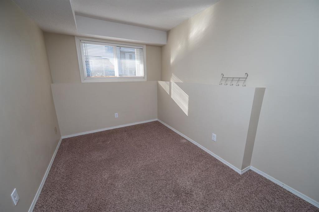 Picture for 6, 41 Cosgrove Crescent  https://www.cirrealty.ca/reb/cara/3/A2264313_16.jpg