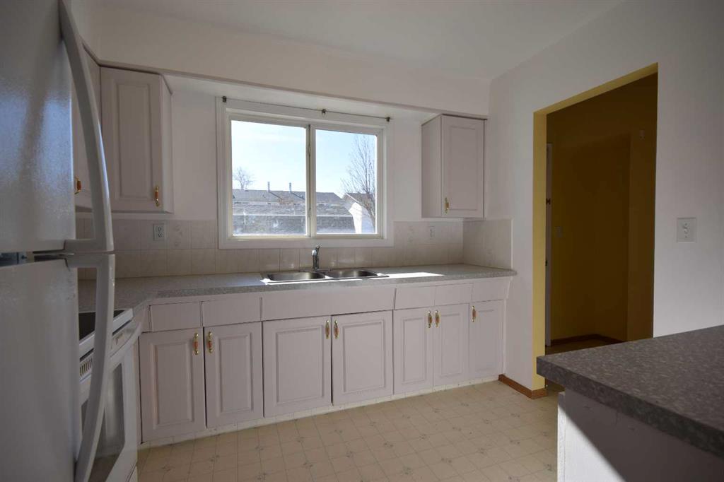 Picture for 111, 5823 57 Street  https://www.cirrealty.ca/reb/cara/3/A2265123_9.jpg