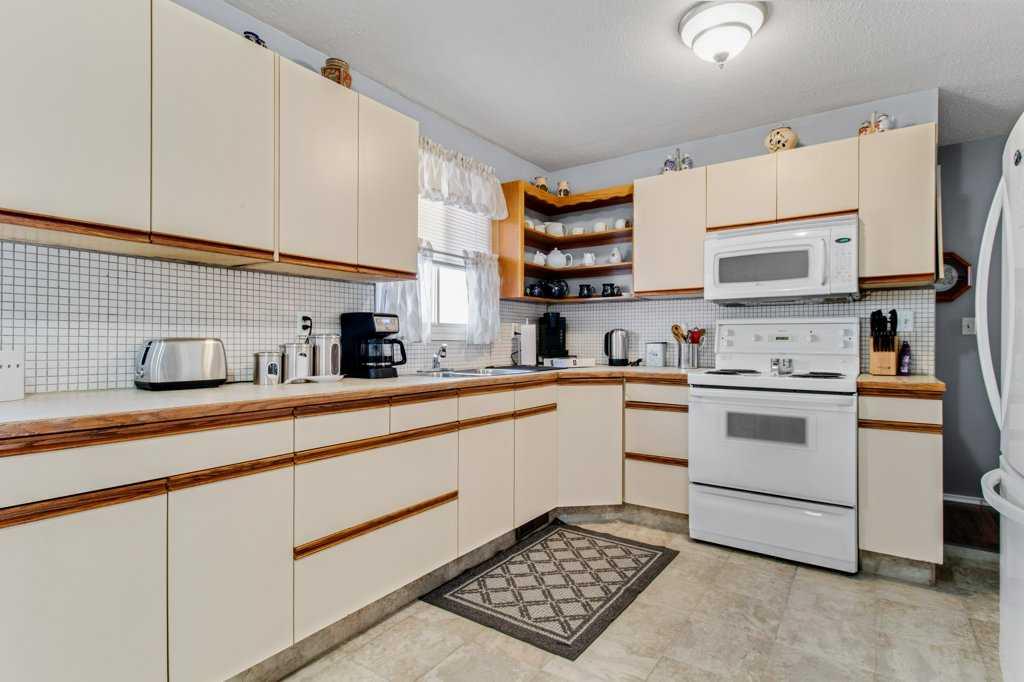 Picture for 4638 50 Avenue  https://www.cirrealty.ca/reb/cara/3/A2265263_10.jpg