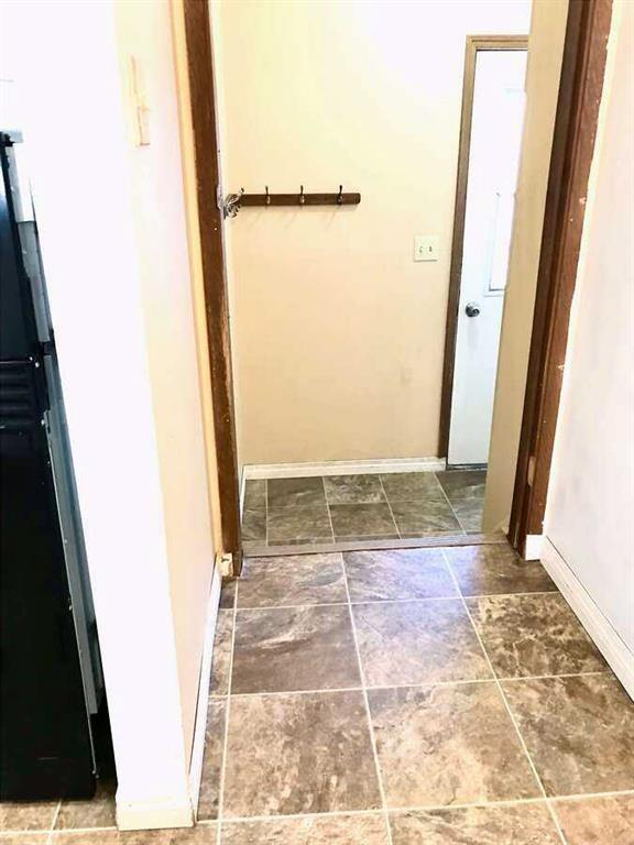 Picture for 5232 38 Street Crescent  https://www.cirrealty.ca/reb/cara/3/A2265393_14.jpg