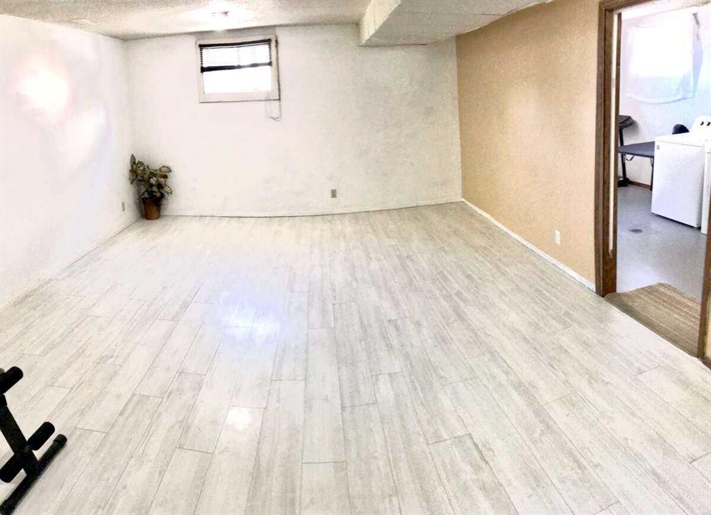 Picture for 5232 38 Street Crescent  https://www.cirrealty.ca/reb/cara/3/A2265393_15.jpg