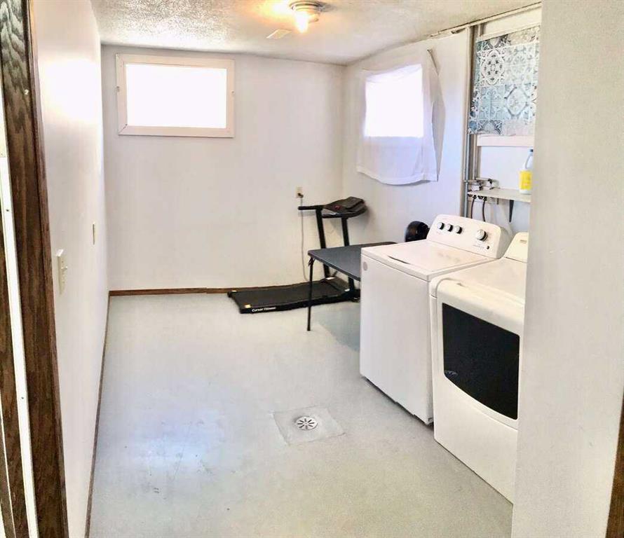 Picture for 5232 38 Street Crescent  https://www.cirrealty.ca/reb/cara/3/A2265393_16.jpg