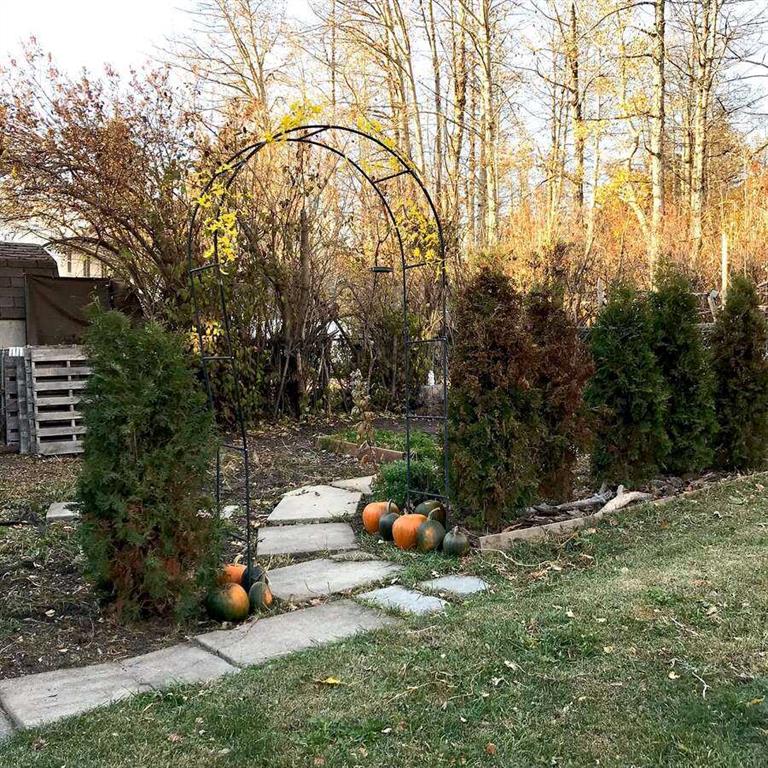 Picture for 5232 38 Street Crescent  https://www.cirrealty.ca/reb/cara/3/A2265393_26.jpg