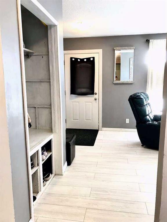 Picture for 5232 38 Street Crescent  https://www.cirrealty.ca/reb/cara/3/A2265393_5.jpg