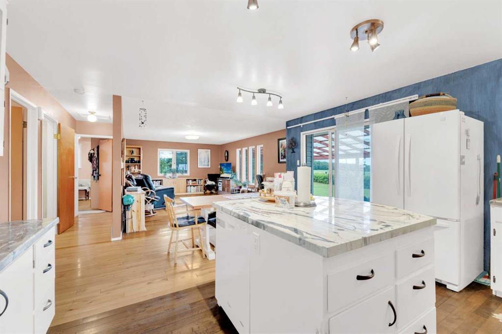 Picture for 2, 431014 Range Road 250   https://www.cirrealty.ca/reb/cara/3/A2265893_14.jpg