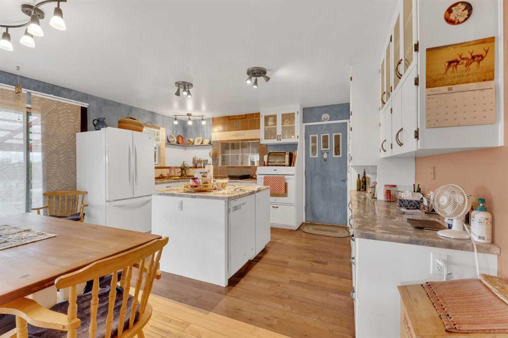 Picture for 2, 431014 Range Road 250   https://www.cirrealty.ca/reb/cara/3/A2265893_18.jpg
