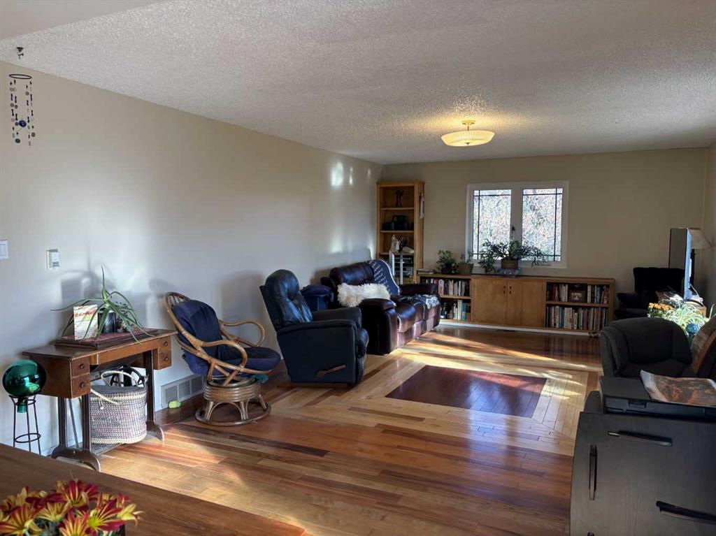 Picture for 2, 431014 Range Road 250   https://www.cirrealty.ca/reb/cara/3/A2265893_25.jpg
