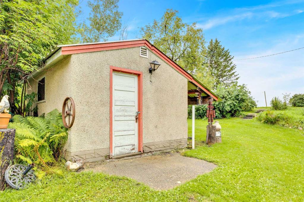 Picture for 2, 431014 Range Road 250   https://www.cirrealty.ca/reb/cara/3/A2265893_33.jpg